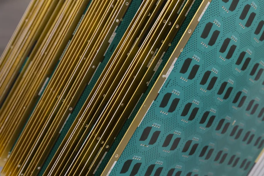 Slot-separated PCB panels